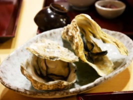 Steamed oysters with sake
